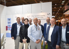 Flier Systems introduced their Elements-system during IPM. In Elements they  have selected machines, the so-called building blocks, that contain properties whereby the majority of the market can realize the requested  quality young plants. If a system can be completely composed of the defined building blocks, you will receive the Flier Systems quality at an interesting investment and fast delivery time. By the way .... Flier continue provinding their tailormade solutions of course.